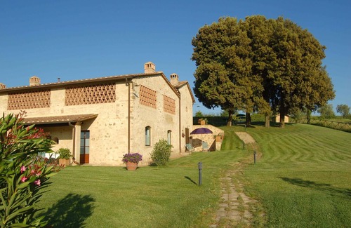 Sant'Appiano Apartment | Lovely apartment with pool, WIFI, TV, patio, pets allowed and parking, close to San Gimignano
