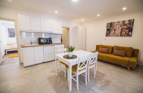 Kobarid Apartment | Lovely Apartment with Terrace & Garden at Soča River