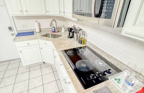 Ironbound District Apartment | Lovely apt ! Ideal for a couple! Easy access NYC.