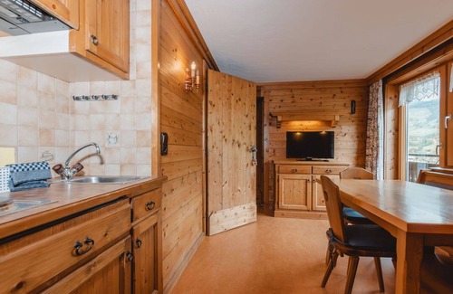 Hollersbach im Pinzgau Apartment | Lovely apartment for 20 guests with WIFI, TV, terrace and pets allowed