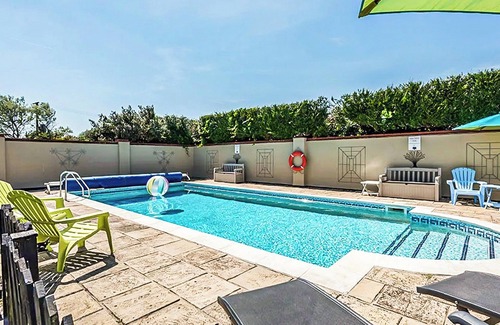 Colchester Cottage | Lovely barn in a beautiful setting with swimming pool.