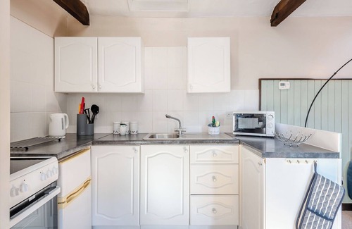 Colchester Cottage | Lovely barn in a beautiful setting with swimming pool.