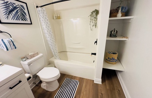 Port Dover Apartment | Lovely Beachside Oasis 2BD Unit in Port Dover