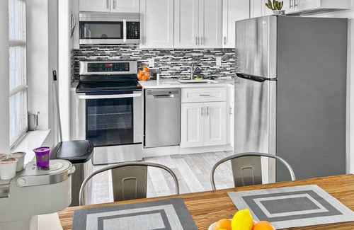Santa Barbara Estates House | Lovely & Bright Comfy Haven: 2 BR 1 BA Walk to Beach, Yard, Parking