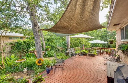 College Station House | Lovely Bryan Home with Deck - 4 Mi to Kyle Field!