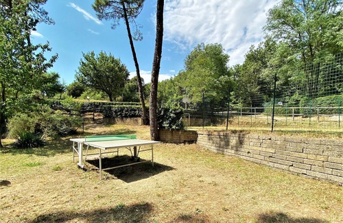 Capraia e Limite House | Lovely bungalow in Capraia e Limite with a shared pool