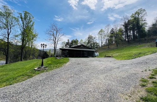 Weaverville Cabin | Lovely cabin on 136acre, 13 Miles from North Asheville. 6 miles from BR Parkway