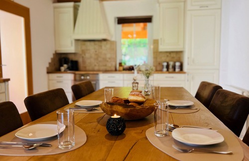 Kotschach-Mauthen Villa | Lovely chalet with a garden near the ski slope