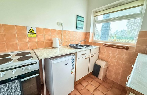 Oulton Broad Ski Chalet | Lovely chalet on an excellent holiday park in Lowestoft ref 12020B