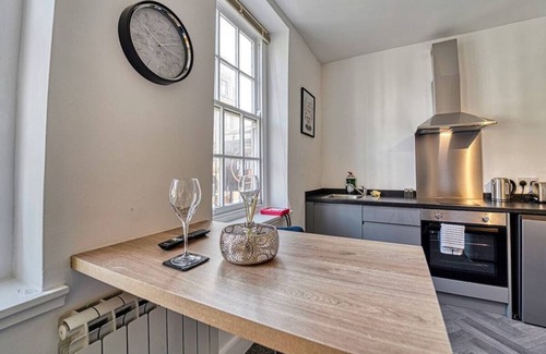 Pontrilas Apartment | Lovely City Centre Apartment.