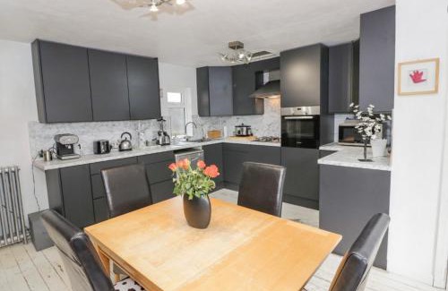 Lower Wick House | Lovely Comfortable 3 Bed Home, near Worcester