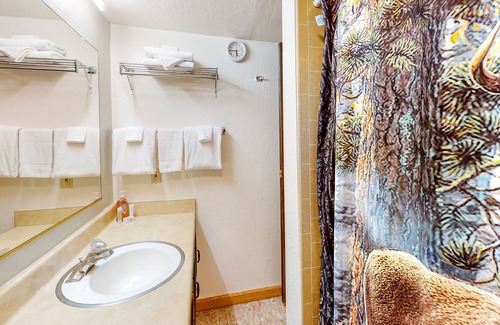 Yosemite West Condo | Lovely condo inside Yosemite National Park close to Badger Pass & Valley