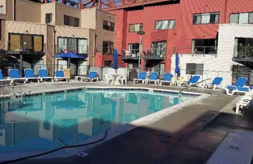 Northwest Portland Condo | Lovely Condo on the Spectacular Willamette River