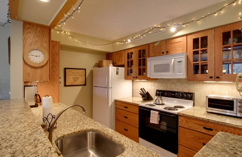 Warren Condo | Lovely Condo with Balcony, Ski Shuttle. Shared Hot Tub, Pools, Tennis, and Gym