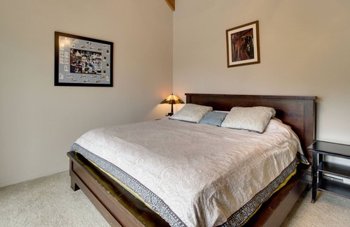 Warren Condo | Lovely Condo with Balcony, Ski Shuttle. Shared Hot Tub, Pools, Tennis, and Gym