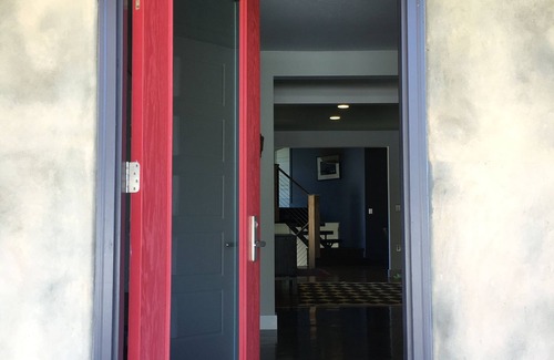 Hillsmere House | Lovely contemporary in water-privileged community