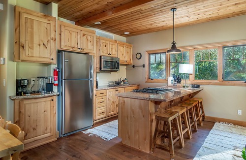 San Simeon Cottage | Lovely Cottage just above Moonstone Beach in the Pines and Oak Trees.