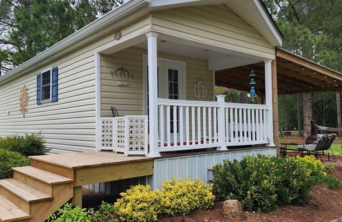 Burgaw Cottage | Lovely cottage on Horse Farm 25 MILES to Beach with AC in charming Burgaw