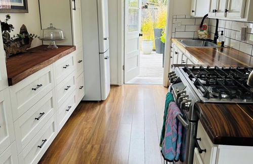 Pacific Grove House | Lovely cottage w/hot tub in Pacific GrovenWalking distance to forest and beach.