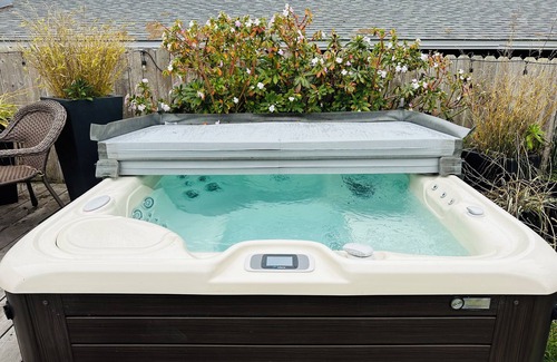 Pacific Grove House | Lovely cottage w/hot tub in Pacific GrovenWalking distance to forest and beach.