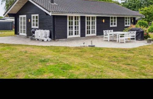 Kramnitse House | Lovely Cottage With Secluded Garden