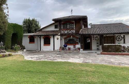 Yaruqui House | Lovely Country House, 10 minutes away from the Quito Airport, sleeps 8 .