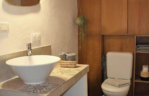 Barjols Apartment | Lovely detached cocoon in green property-terrace/garden