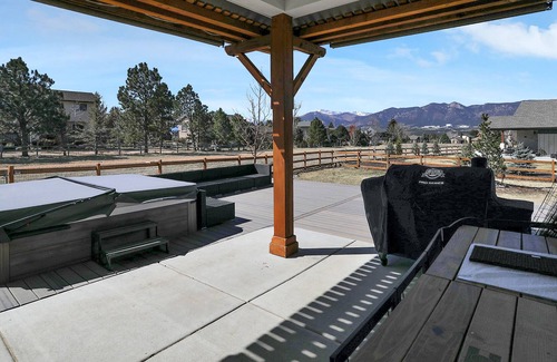 Gleneagle House | Lovely dog-friendly home with hot tub, fireplace, & washer/dryer