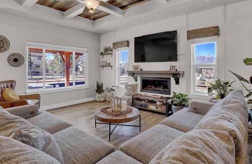 Gleneagle House | Lovely dog-friendly home with hot tub, fireplace, & washer/dryer