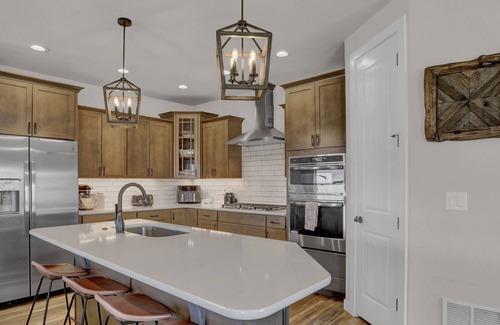 Gleneagle House | Lovely dog-friendly home with hot tub, fireplace, & washer/dryer