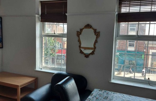 Edgware Apartment | Lovely Double Room in front of Edgware Station