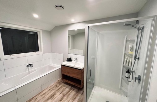 Aotea House | Lovely Family Home in Aotea with Grear Views - No Parties or Smoking