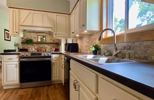 West Carrollton House | Lovely, Family Home with Garage in Nice Area