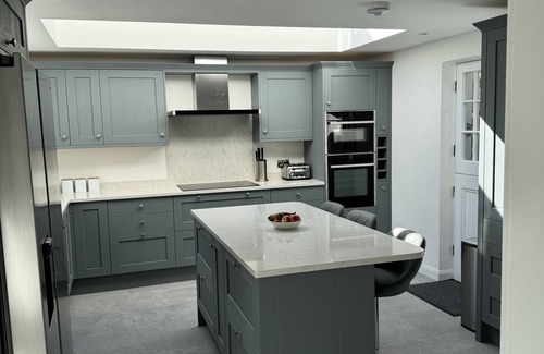 Salcombe House | Lovely Family House in Salcombe with views, parking and EV charger