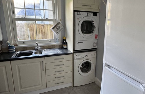 Salcombe House | Lovely Family House in Salcombe with views, parking and EV charger