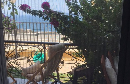 Gulluk Apartment | Lovely Flat near Sea with Shared Pool in Milas