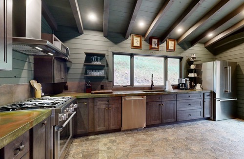 Canton Cabin | Lovely forest retreat with fireplace, full kitchen, front porch, and pond views
