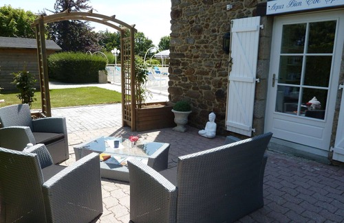 Saint-Jouan-des-Guerets Apartment | Lovely apartment for 2 guests with pool, WIFI and TV