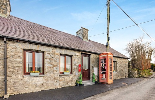 Llanon Cottage | Lovely ground floor accommodation and located just 4 miles from the beach.