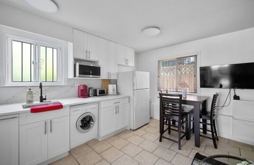 Fraserview House | Lovely ground floor suite in Central Vancouver