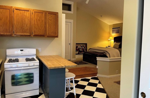 Sebastopol Apartment | Lovely guesthouse in Sebastopol, walk to town