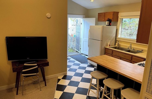 Sebastopol Apartment | Lovely guesthouse in Sebastopol, walk to town