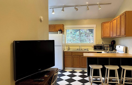 Sebastopol Apartment | Lovely guesthouse in Sebastopol, walk to town