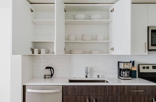 Hayward Apartment | Lovely Hayward 1BR w/On-Site Retail & Restaurants, by Blueground