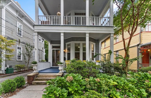 Wilmington Historic District Apartment | Lovely Historic 2 bedroom steps to Riverwalk -Fully stocked!