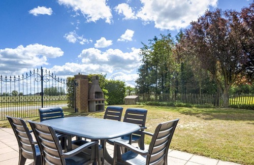 Vleteren House | Lovely Holiday Home in Oostvleteren with Garden