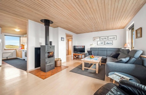 Frostrup House | Lovely holiday home with panoramic views of the North Sea.