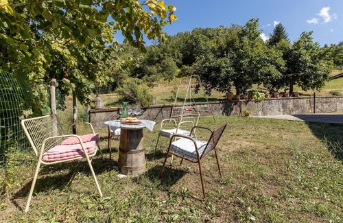 Casone Carpinelli House | Lovely home in Pieve San Lorenzo with jacuzzi