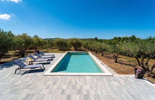 Rastevic House | Lovely home in Benkovac with WiFi