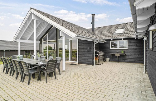 Bogense House | Lovely home in Bogense with kitchen